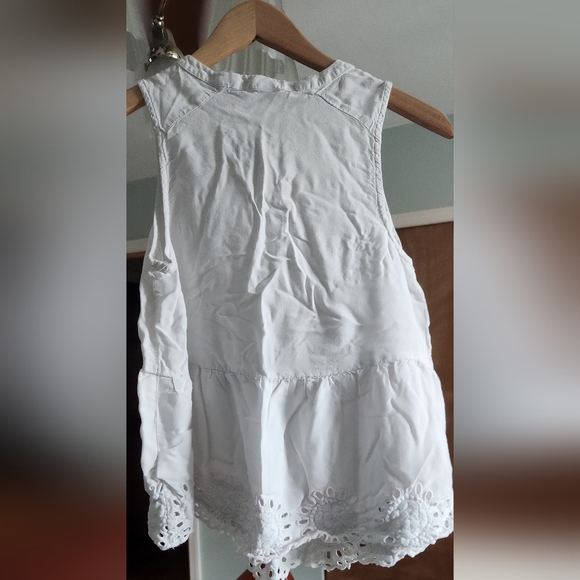 Old Navy eyelet tank sz M - Picture 2 of 6